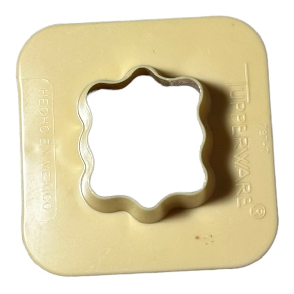 Tupperware Vintage 797-7 Appetizer Cheese Cookie Canape Cutter 2 Sides Ivory - Picture 1 of 2